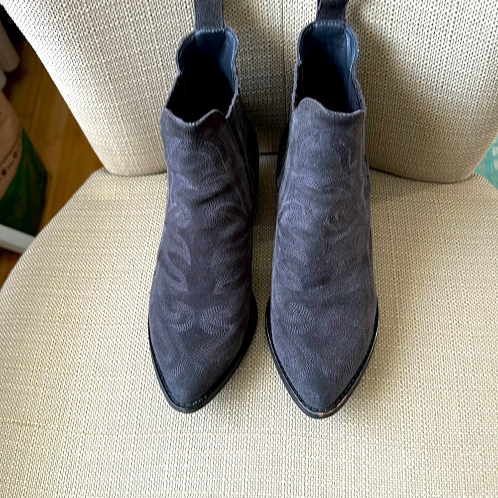 Gorgeous black suede boots